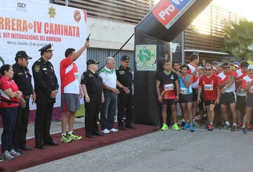 Roberto Ruiz gana la carrera del "Día del Bombero" Roberto Ruiz gana la carrera del "Día del Bombero"