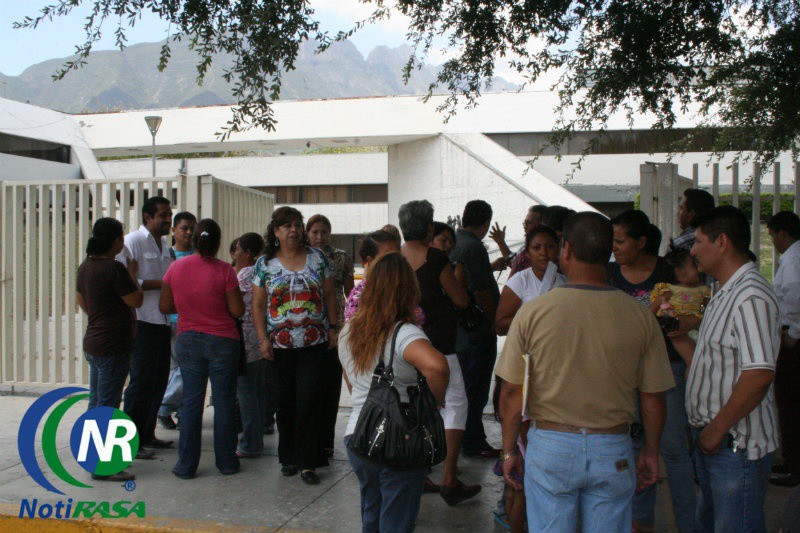 Seguirán cobrando cuotas escolares a los padres de familia Seguirán cobrando cuotas escolares a los padres de familia