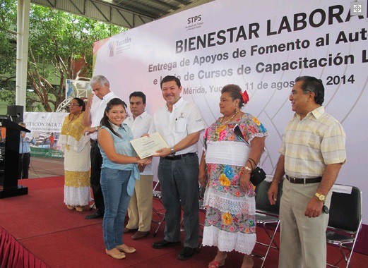 Entregan apoyos para el fomento del autoempleo Entregan apoyos para el fomento del autoempleo