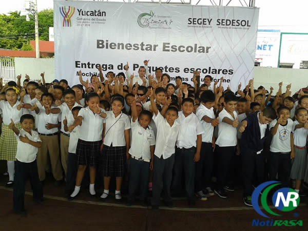 Estudiantes de nivel básico de Tizimín reciben paquetes escolares Estudiantes de nivel básico de Tizimín reciben paquetes escolares