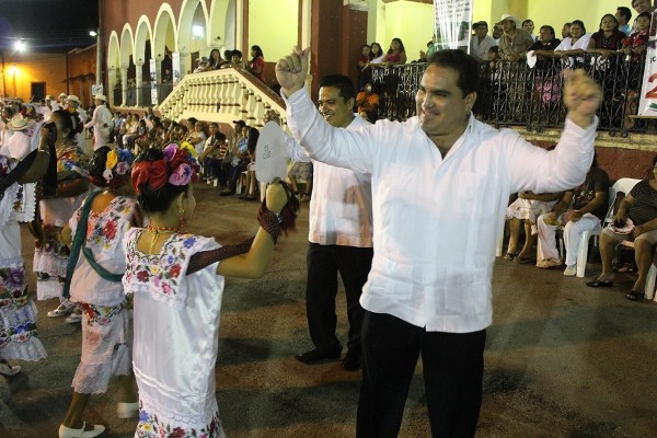 Hombres y mujeres indígenas, son ejemplo de lucha: Jesús Vidal Peniche Hombres y mujeres indígenas, son ejemplo de lucha: Jesús Vidal Peniche