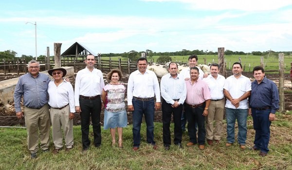 El Gobernador entrega más de $48 millones para ganaderos yucatecos El Gobernador entrega más de $48 millones para ganaderos yucatecos