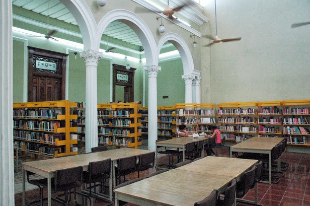 Con nuevos servicios las bibliotecas se niegan a desaparecer Con nuevos servicios las bibliotecas se niegan a desaparecer