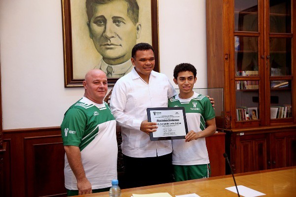 Reconocen esfuerzo de atleta yucateco Reconocen esfuerzo de atleta yucateco