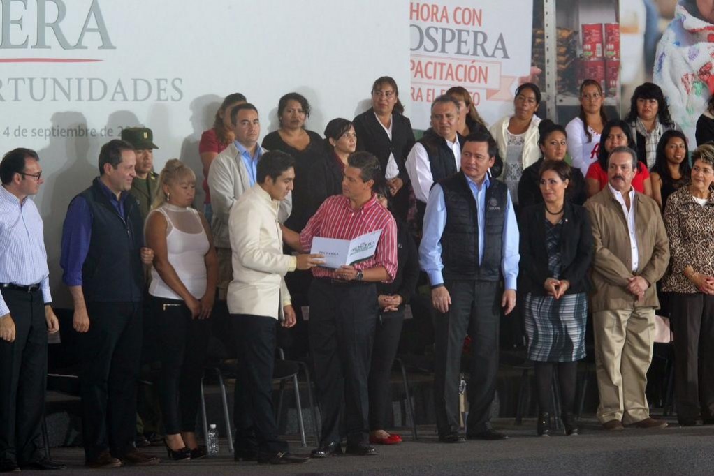 Firma Enrique Peña Nieto el decreto para crear el programa Prospera Firma Enrique Peña Nieto el decreto para crear el programa Prospera
