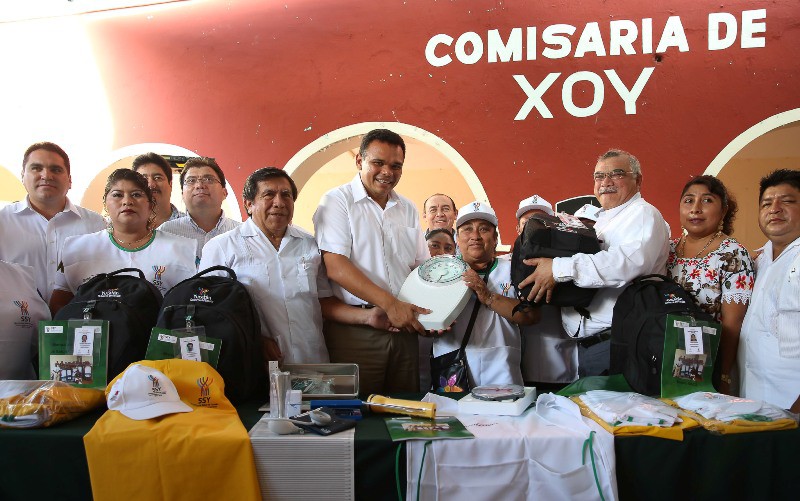 Rolando Zapata Bello inaugura Centros de Salud en comisarías de Peto y Tekax Rolando Zapata Bello inaugura Centros de Salud en comisarías de Peto y Tekax