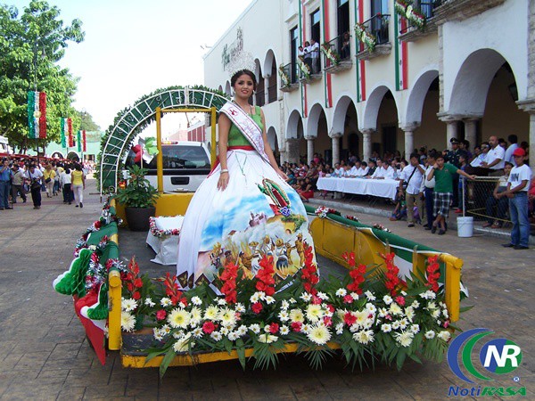 Desfile en Valladolid por la Independencia de México Desfile en Valladolid por la Independencia de México