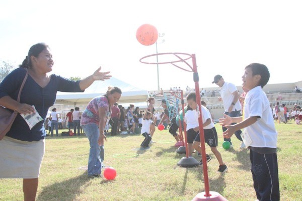 Deporte refuerza convivencia familiar en infantes Deporte refuerza convivencia familiar en infantes