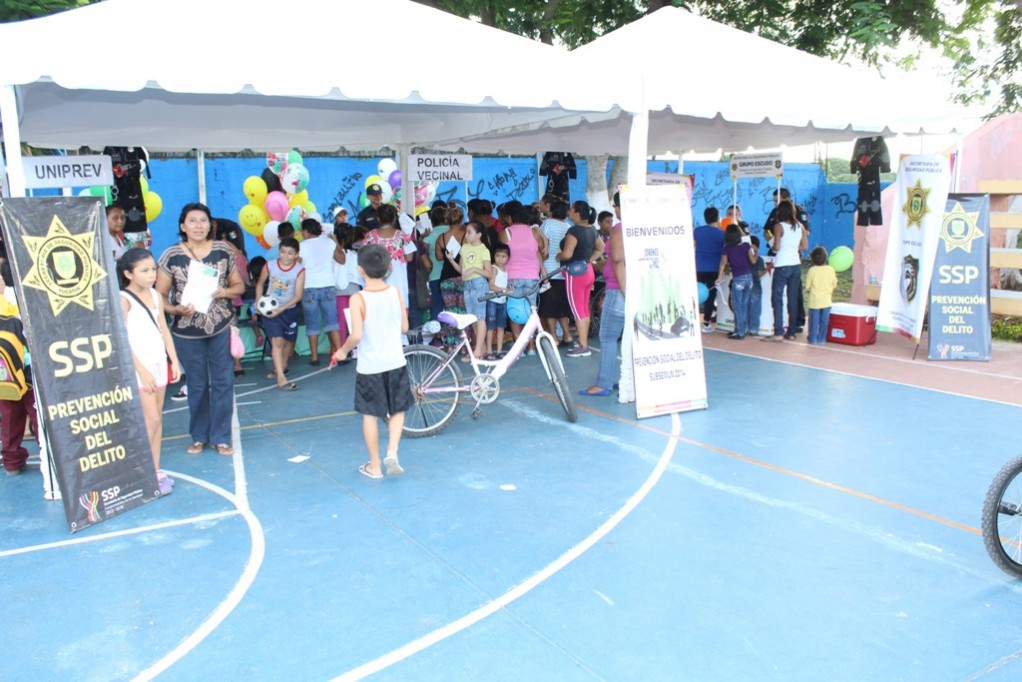 Llevan la Feria de la Mujer a la colonia Bojórquez Llevan la Feria de la Mujer a la colonia Bojórquez