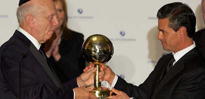 Peña Nieto recibe premio como estadista Mundial 2014 Peña Nieto recibe premio como estadista Mundial 2014