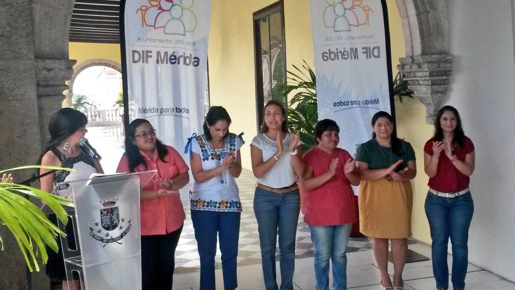 Capacitan a mujeres para ayudar en la economía familiar Capacitan a mujeres para ayudar en la economía familiar