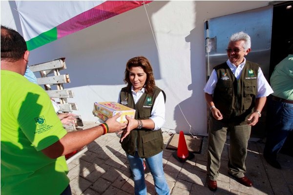 Apoya DIF Yucatán damnificados por huracán Odile Apoya DIF Yucatán damnificados por huracán Odile