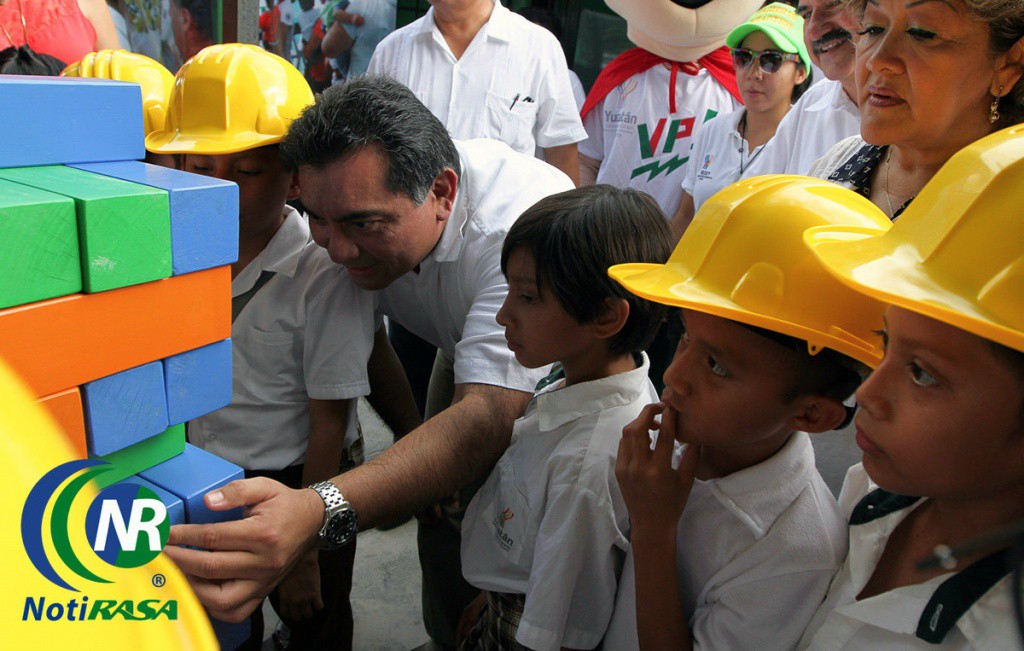 Aplican programas de capacitación escolar y protección civil familiar Aplican programas de capacitación escolar y protección civil familiar