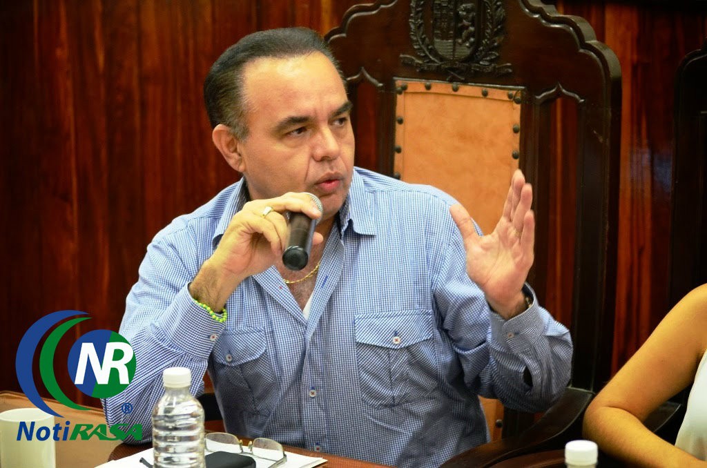 Desmienten al Director de Obras Públicas, regidor dice que es difícil tapar 4 mil baches en un día Desmienten al Director de Obras Públicas, regidor dice que es difícil tapar 4 mil baches en un día