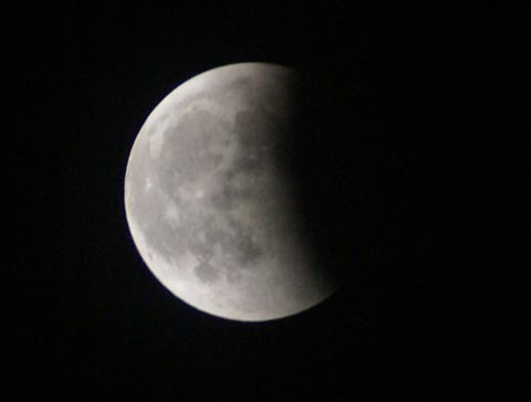 Miércoles de eclipse y lluvia de estrellas Miércoles de eclipse y lluvia de estrellas