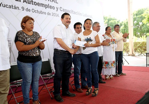 Entregan apoyos a 400 personas con el programa Bienestar Laboral Entregan apoyos a 400 personas con el programa Bienestar Laboral