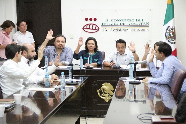 Se distribuyen en comisiones fichas técnicas de tres iniciativas Se distribuyen en comisiones fichas técnicas de tres iniciativas