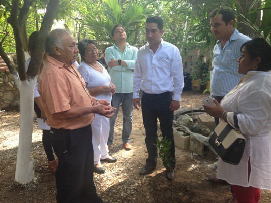 Entregan 2 millones 500 mil pesos a productores yucatecos Entregan 2 millones 500 mil pesos a productores yucatecos