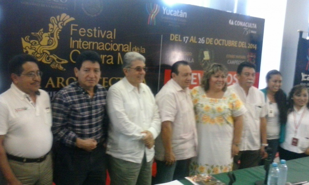 Encuentro de escritores en Lengua Maya, en el marco del Festival Internacional de la Cultura Maya 2014 Encuentro de escritores en Lengua Maya, en el marco del Festival Internacional de la Cultura Maya 2014