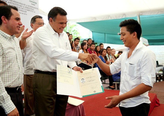 Certifican a 900 alumnos del Conalep Certifican a 900 alumnos del Conalep
