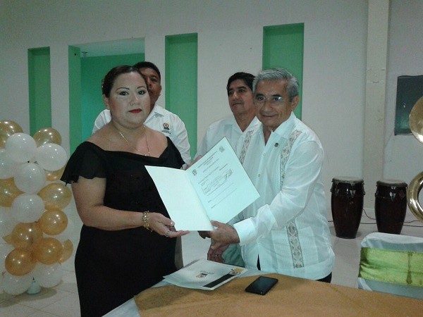 Reconocen esfuerzo del trabajador de la salud, en Tizimín Reconocen esfuerzo del trabajador de la salud, en Tizimín