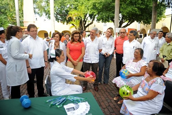 Inaugura presidenta de DIF Yucatán semana de salud para gente grande Inaugura presidenta de DIF Yucatán semana de salud para gente grande