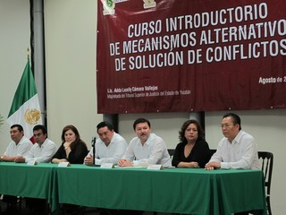 Funcionarios públicos se capacitaron para solucionar conflictos a través de la mediación Funcionarios públicos se capacitaron para solucionar conflictos a través de la mediación