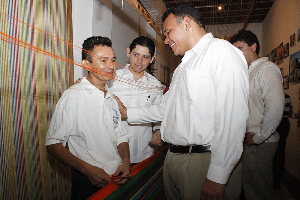 Artesanos de la casa del 14, al rescate de las bebidas mayas tradicionales Artesanos de la casa del 14, al rescate de las bebidas mayas tradicionales
