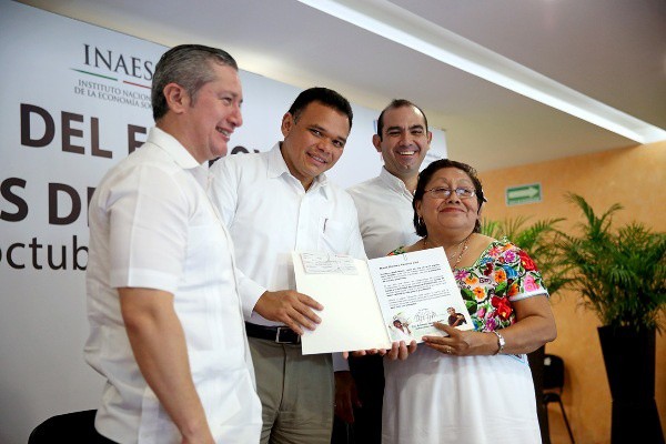 Entregan préstamos por casi 10 millones a productores y pescadores yucatecos Entregan préstamos por casi 10 millones a productores y pescadores yucatecos