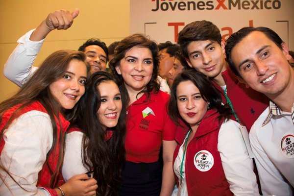 Ivonne Ortega Pacheco se reune con jóvenes priistas de Puebla Ivonne Ortega Pacheco se reune con jóvenes priistas de Puebla
