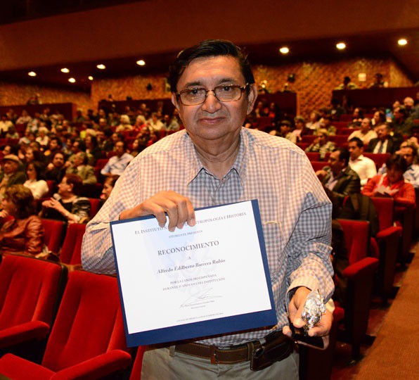 Otorgan el título Doctorado Honoris Causa a reconocido investigador yucateco Otorgan el título Doctorado Honoris Causa a reconocido investigador yucateco