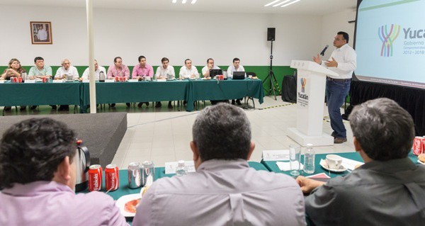Convoca Rolando Zapata Bello a redoblar esfuerzos por Yucatán Convoca Rolando Zapata Bello a redoblar esfuerzos por Yucatán