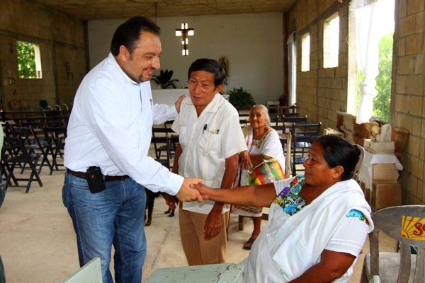 Francisco Torres continúa visitando las colonias meridanas Francisco Torres continúa visitando las colonias meridanas