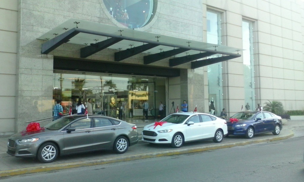 Reciben automóvil nuevo tres clientas de tiendas Chapur Reciben automóvil nuevo tres clientas de tiendas Chapur