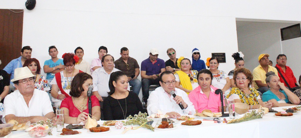 54 municipios participarán en la muestra de altares en la "Plaza Grande" de Mérida 54 municipios participarán en la muestra de altares en la "Plaza Grande" de Mérida