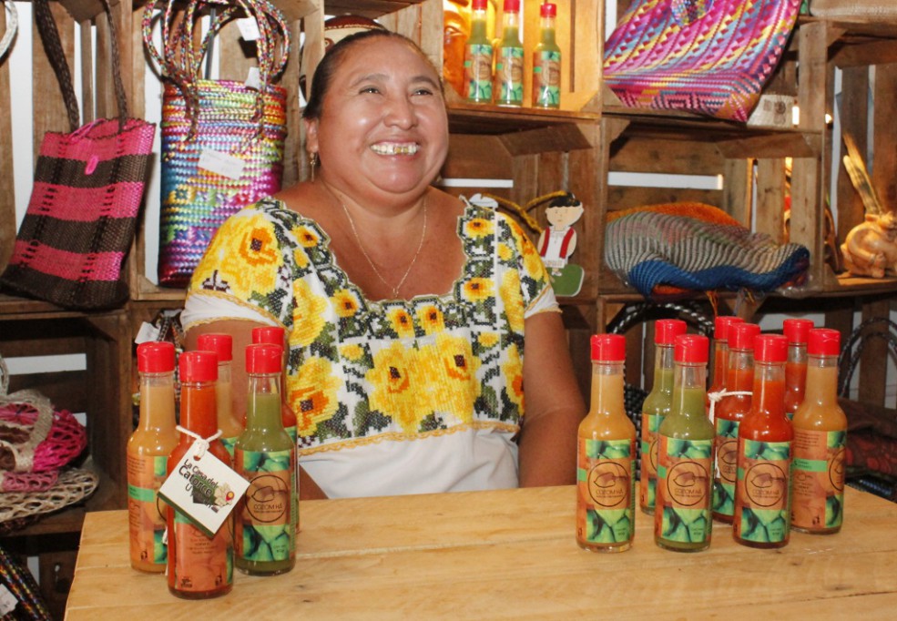 Artesanas de Cuzamá conquistan Mérida con salsas de chile habanero Artesanas de Cuzamá conquistan Mérida con salsas de chile habanero