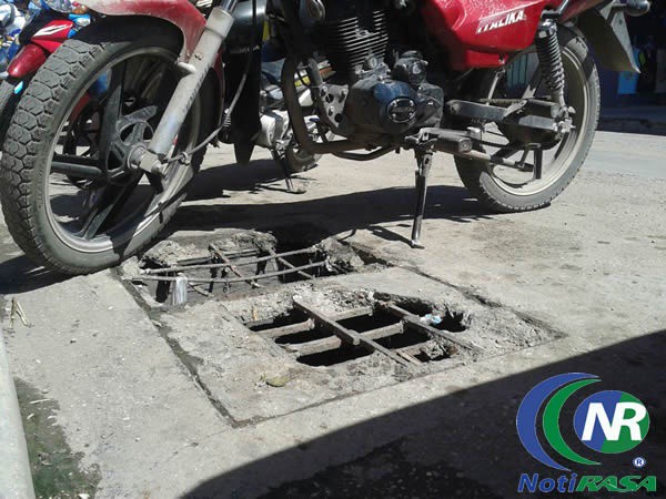 Peligrosa alcantarilla destapada en el centro de Tizimín Peligrosa alcantarilla destapada en el centro de Tizimín