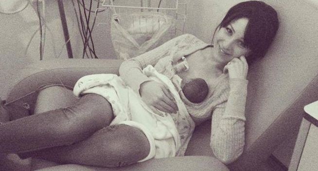 Facebook cancela foto de bebé prematuro tomando pecho Facebook cancela foto de bebé prematuro tomando pecho