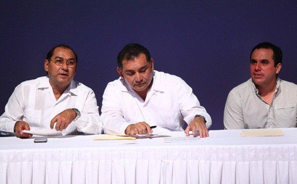 Fortalece Gobierno del Estado lealtad y respeto a la enseña tricolor Fortalece Gobierno del Estado lealtad y respeto a la enseña tricolor