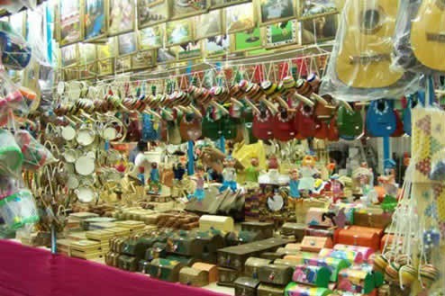 Cerca de 80 artesanas comercializarán sus productos en Xmatkuil con el apoyo del Indemaya Cerca de 80 artesanas comercializarán sus productos en Xmatkuil con el apoyo del Indemaya