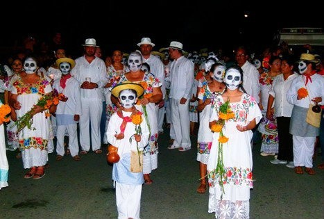 Más de 40 mil personas acudieron al Paseo de las Ánimas 2014 Más de 40 mil personas acudieron al Paseo de las Ánimas 2014