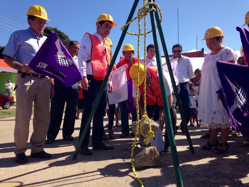 Chemax y Valladolid se benefician con infraestructura gracias al apoyo de sus migrantes Chemax y Valladolid se benefician con infraestructura gracias al apoyo de sus migrantes
