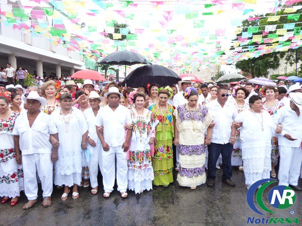 Con lluvia celebran tizimileños el convite Con lluvia celebran tizimileños el convite