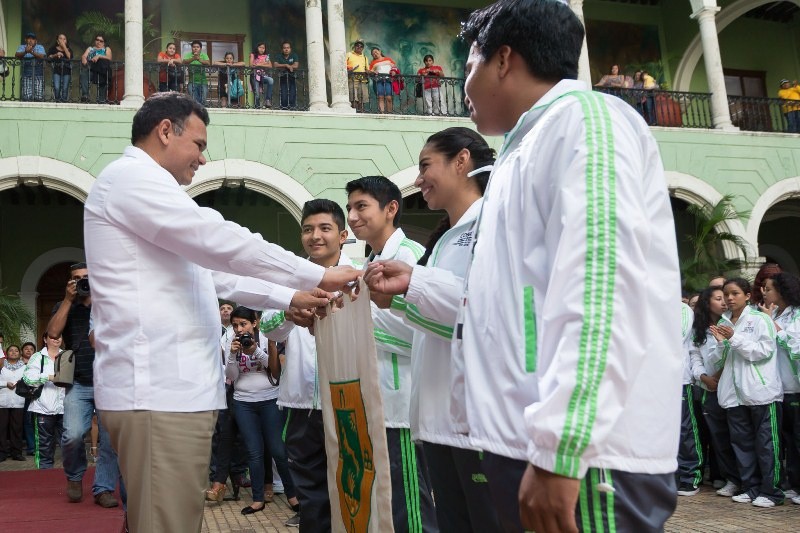 Abanderan a delegación que representará a Yucatán Abanderan a delegación que representará a Yucatán