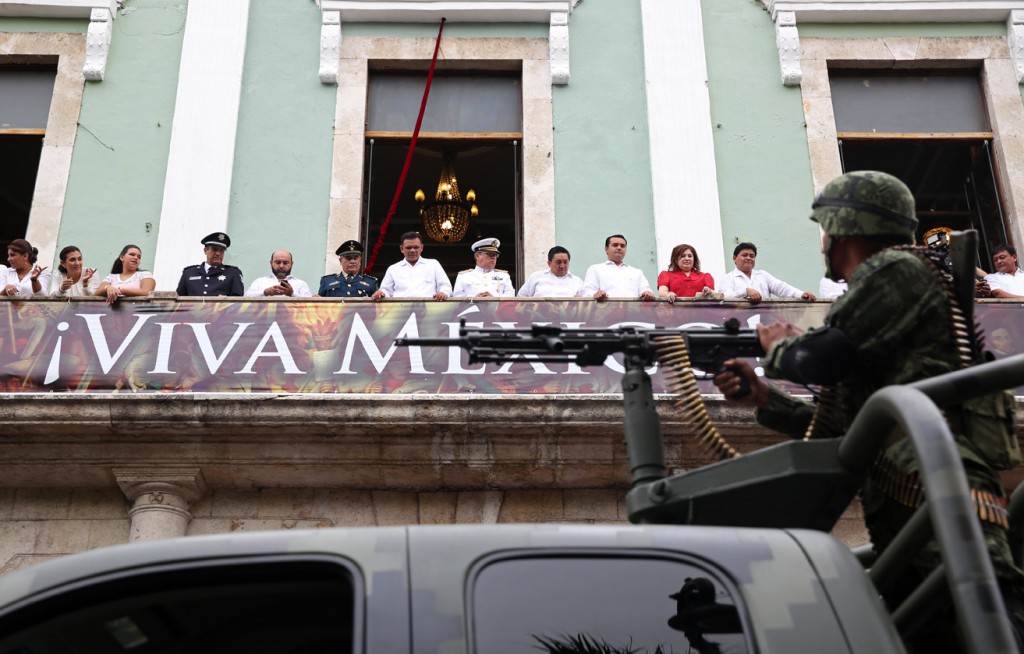 El Gobernador presenció el desfile cívico militar por el 203 Aniversario de la Independencia de México El Gobernador presenció el desfile cívico militar por el 203 Aniversario de la Independencia de México