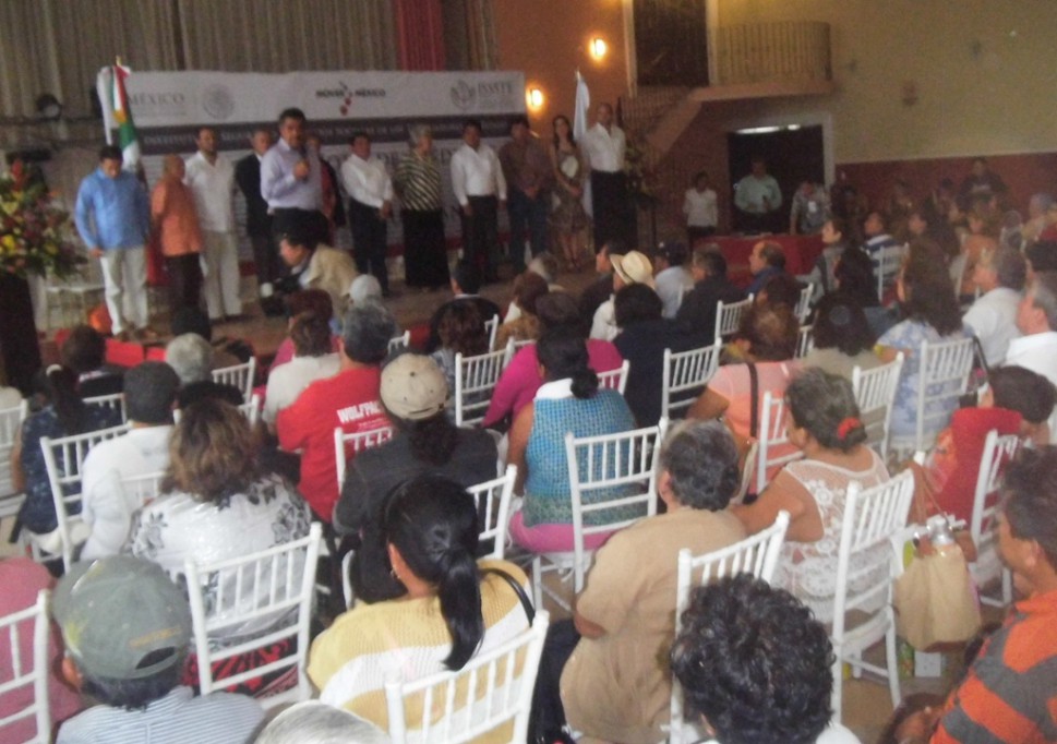 Entrega el ISSSTE crédito por 30 millones de pesos Entrega el ISSSTE crédito por 30 millones de pesos