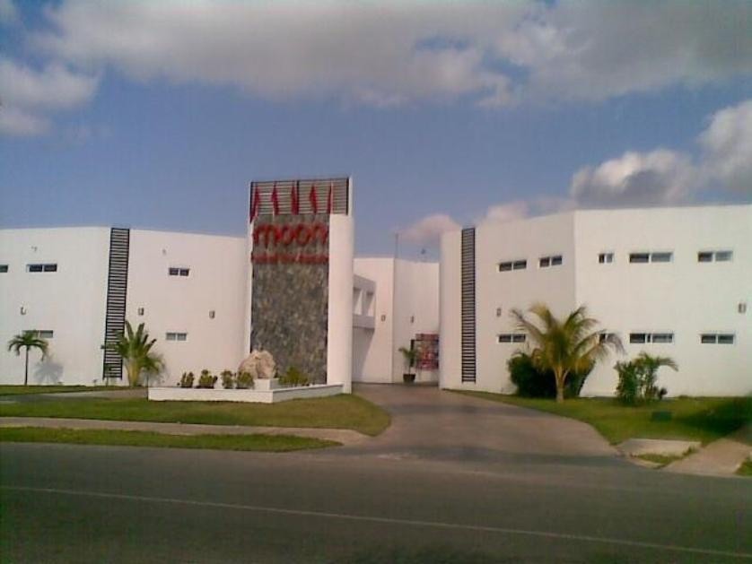 Mérida se encuentra rodeada de moteles, sobretodo en su periferia Mérida se encuentra rodeada de moteles, sobretodo en su periferia