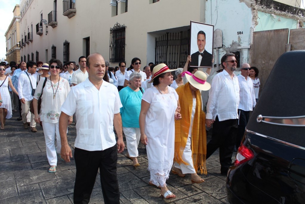 Honran en Yucatán, legado del músico Luis Luna Guarneros Honran en Yucatán, legado del músico Luis Luna Guarneros
