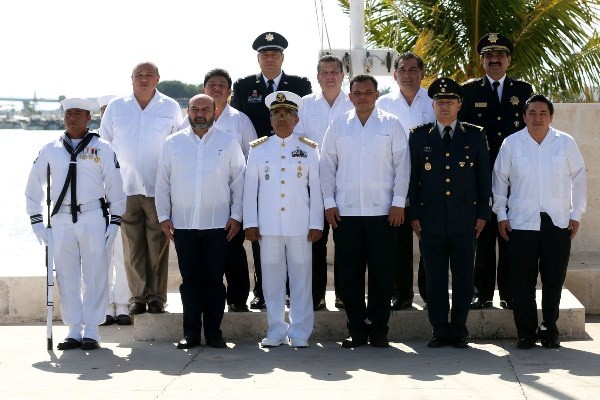 Conmemoraron en el puerto de abrigo de Yucalpetén Día de la Armada de México Conmemoraron en el puerto de abrigo de Yucalpetén Día de la Armada de México