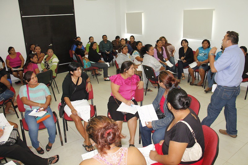 Fomentan la participación social en temas educativos Fomentan la participación social en temas educativos